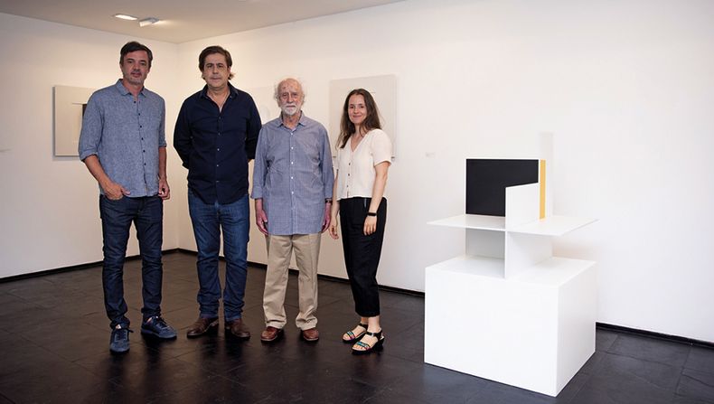 Sebastián Barrandeguy, Ignacio Pedronzo, el artista César Paternosto y Elisa Pérez Buchelli