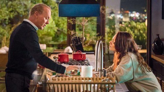 Michael Keaton y Mila Kunis en El padre del año.