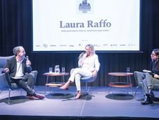 Director periodístico de Búsqueda Andrés Danza, precandidata nacionalista Laura Raffo y editora de Política de Búsqueda Victoria Fernández