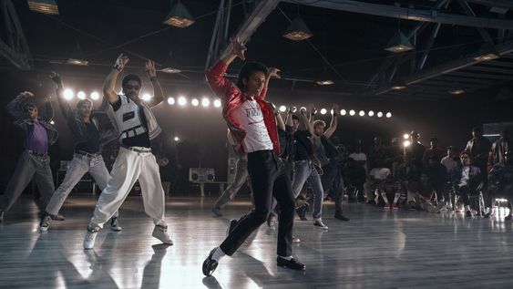 se estreno ?michael?, la pelicula biografica del rey del pop interpretado por su sobrino jaafar jackson