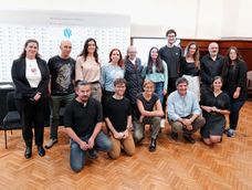 Escritores que integran la delegación uruguaya a la FIL Buenos Aires junto a autoridades de la Dirección Nacional de Cultura. Escritores que integran la delegación uruguaya a la FIL Buenos Aires junto a autoridades de la Dirección Nacional de Cultura.