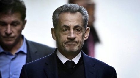 Arranca la condena del expresidente francés Sarkozy.