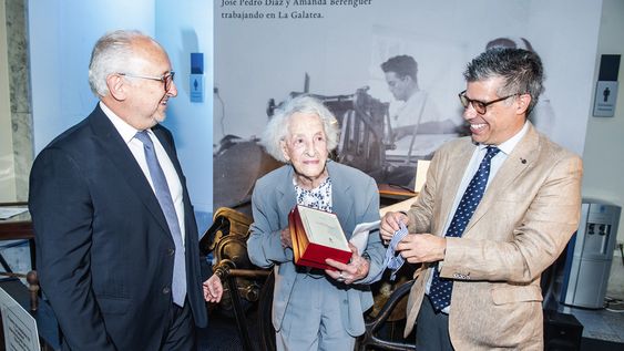 Ministro de Educación y Cultura Pablo da Silveira, Ida Vitale y director de la Biblioteca Nacional Valentín Trujillo