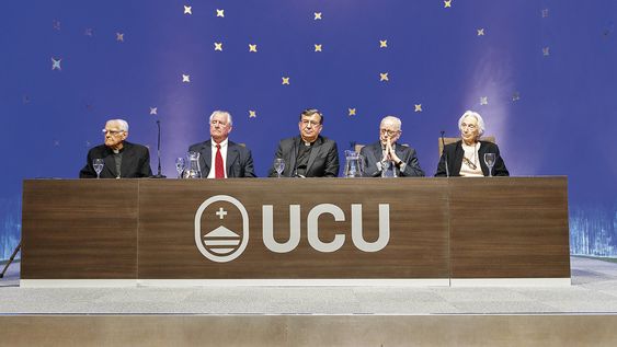 Monsenor Luis del Castillo, Ignacio de Posadas, rector de UCU Julio Fernández Techera, Juan José Arteaga y Cecilia Zaffaroni. Monsenor Luis del Castillo, Ignacio de Posadas, rector de UCU Julio Fernández Techera, Juan José Arteaga y Cecilia Zaffaroni.