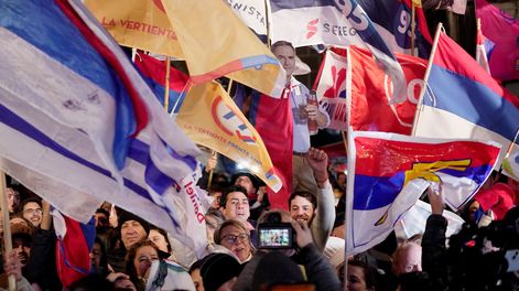 Militantes del Frente Amplio durante los festejos posteriores a las elecciones internas, el 30 de junio