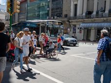 Vista de la avenida 18 de Julio de Montevideo. Vista de la avenida 18 de Julio de Montevideo.
