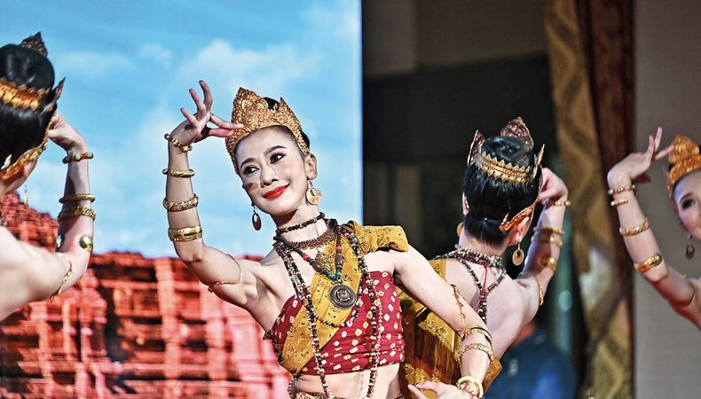 Bailarinas tailandesas durante el espectáculo de apertura de las 45ª sesión del Comité del Patrimonio Mundial de la Unesco. Jullián Suwanrumpha, AFP