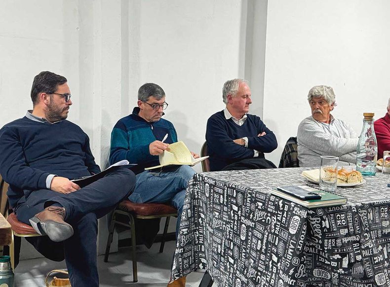 El subsecretario del MGAP, Ignacio Buffa,&nbsp;en la reunión con productores en Canelones