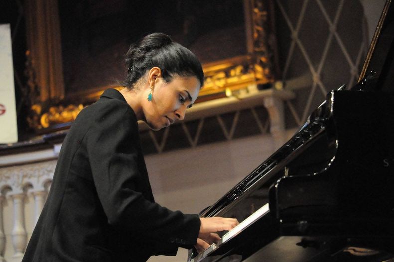 Pianista cubana Camila Cortina