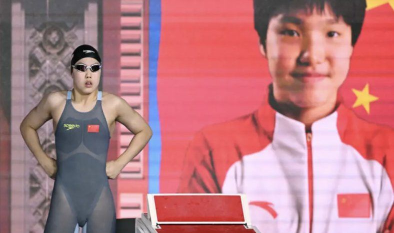 La nadadora china Zidi Yu se prepara para la final femenina de los 200m mariposa en los Mundiales de natación de Singapur, el 31 de julio de 2025