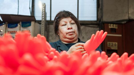 Algunas actividades industriales muestran un “subrepresentación” femenina