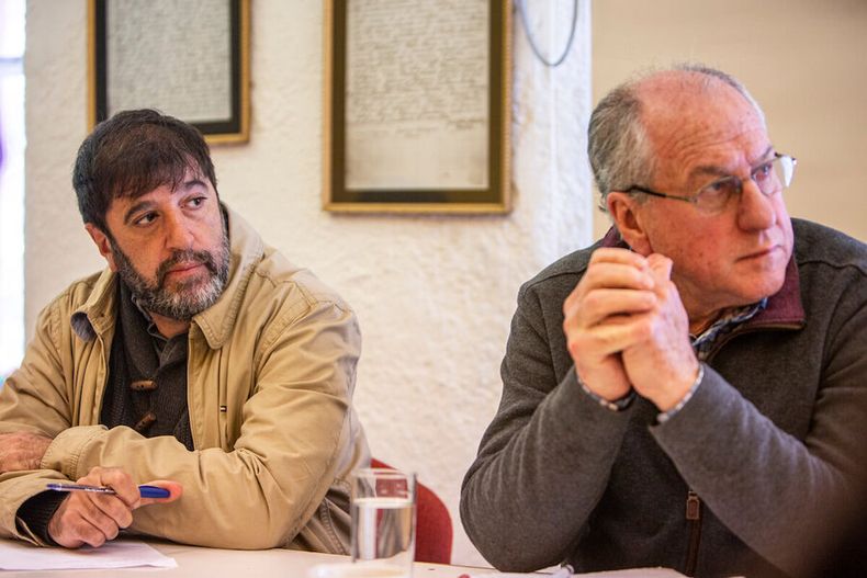 Fernando Pereira y Ernesto Murro durante la reunión del secretariado ejecutivo del PIT-CNT y representantes del Frente Amplio. Foto: Mauricio Zina / adhocFOTOS