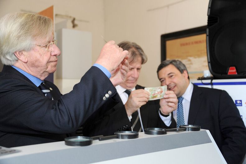 Astori, Lorenzo y Bergara, tres ministros de Economía de los gobiernos frenteamplistas, en una feria de eduación financiera. Foto: Presidencia República