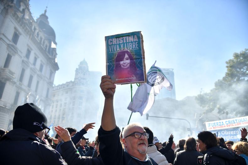 Manifestacion-Argentina-Apoyo-Cristina-Fernandez.jpg