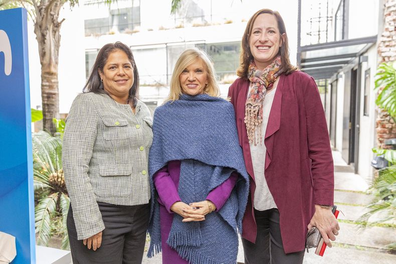Representante del Banco Mundial en Uruguay Carolina Rendón, vicepresidenta de la República Beatriz Argimón y embajadora de Estados Unidos Heide Fulton