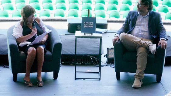 Milita Alfaro y el intendente Mauricio Zunino, el miércoles 22 en el Teatro de Verano