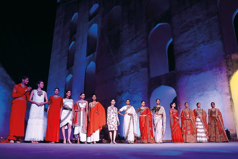 La idea del festival Heritage Door es presentar colecciones que evoquen la artesanía y tradición de la India reinterpretadas con estética global.