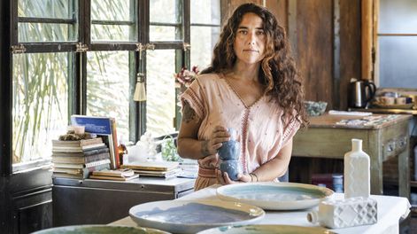 imagen de Lola Piñeyrúa: “La cerámica se conecta con la salud mental y es una manera de meditar”