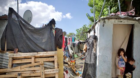Búsqueda | Tres jueces ordenaron al ministerio brindar viviendas de forma urgente para evitar la vulneración de los derechos de niños que vivían en condiciones de extrema