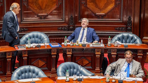 Legisladores blancos durante el debate para una declaración conjunta sobre la situación en Venezuela. Legisladores blancos durante el debate para una declaración conjunta sobre la situación en Venezuela.