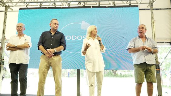 Durante el encuentro del sector Todos en Posta de la Laguna en La Paloma, Rocha. Foto: Javier Calvelo / adhocFOTOS Durante el encuentro del sector Todos en Posta de la Laguna en La Paloma, Rocha. Foto: Javier Calvelo / adhocFOTOS