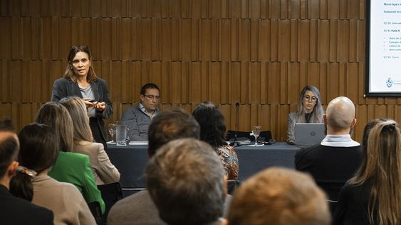 Una reunión de la Mesa de Finanzas Sostenibles efectuada en la sede del BCU el año pasado
