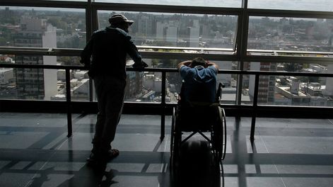 imagen de Pacientes de enfermedades raras como la ELA piden más recursos  para investigación y esperan creación de centros especializados