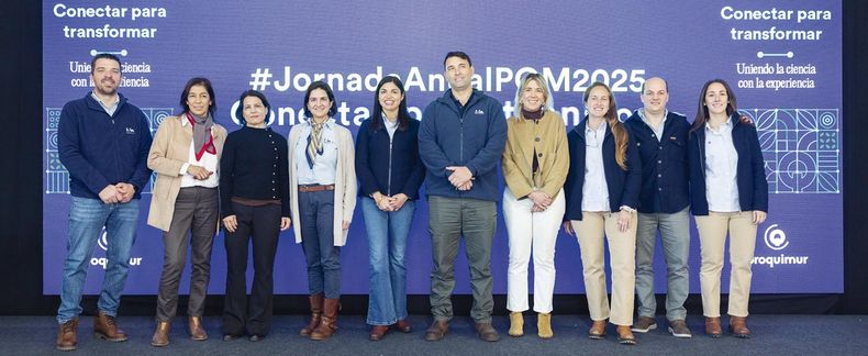 Los conferencistas que participaron de la jornada anual de Proquimur, realizada en Mercedes, Soriano.