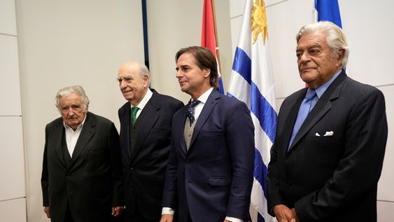 Exmandatarios José Mujica, Julio María Sanguinetti y Luis Lacalle Herrera junto al entonces presidente Luis Lacalle Pou, en un acto en Presidencia por la conmemoración de los 50 años del golpe de Estado Exmandatarios José Mujica, Julio María Sanguinetti y Luis Lacalle Herrera junto al entonces presidente Luis Lacalle Pou, en un acto en Presidencia por la conmemoración de los 50 años del golpe de Estado