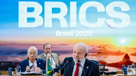 Lula da Silva durante la sesión inaugural de los BRICS Lula da Silva durante la sesión inaugural de los BRICS