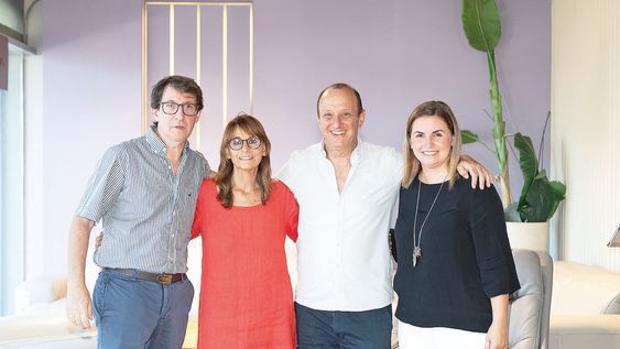 Presidente y vicepresidenta de la Fundación Álvarez Caldeyro Barcia Daniel Estévez y Ana Bianchi, director de Notable Pipe Stein, y gerenta de Marketing y Comunicación de Divino Victoria Dutra