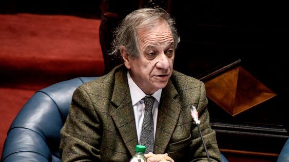 Sergio Abreu durante una sesión del Senado. Foto: Javier Calvelo / adhocFOTOS