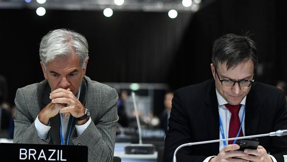 imagen de Terminó la negociación de cambio climático, entre la “decepción” y un resultado “agridulce”, a la espera de que pase “la tormenta” imagen de Terminó la negociación de cambio climático, entre la “decepción” y un resultado “agridulce”, a la espera de que pase “la tormenta”