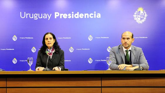 Arbeleche y Lema evaluaron con el presidente Lacalle Pou una serie de medidas para hacerle frente a la crisis hídrica. Foto: Presidencia Arbeleche y Lema evaluaron con el presidente Lacalle Pou una serie de medidas para hacerle frente a la crisis hídrica. Foto: Presidencia