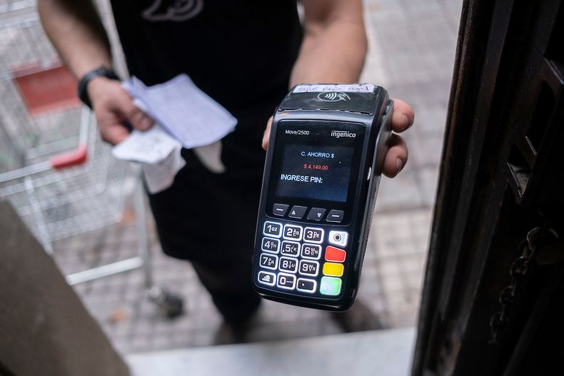 El cobro rápido es uno de los atributos que los comerciantes destacan frente al efectivo, aunque la mitad sigue prefiriendo recibir cash