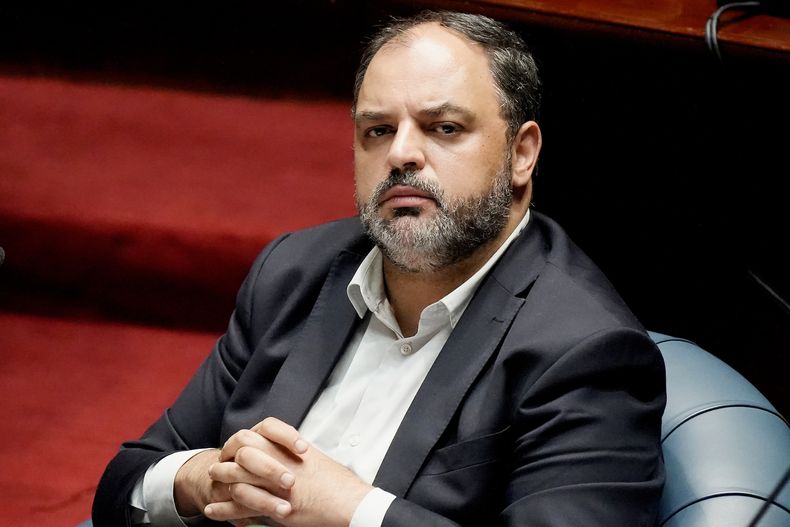 Charles Carrera en la Cámara de Senadores