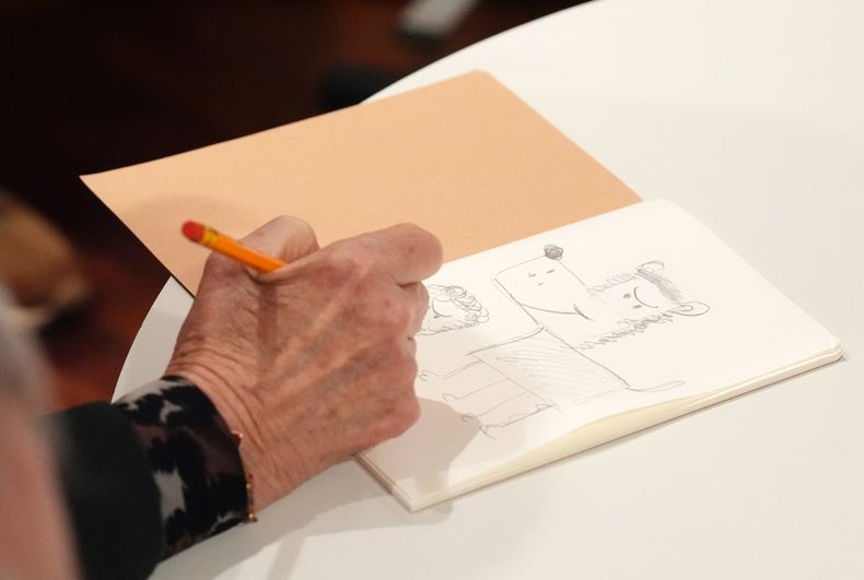 La monarca dibujó a Ganesh, el perro negro de Daniel el Travieso, popular personaje ficticio de los cómics británicos de The Beano.