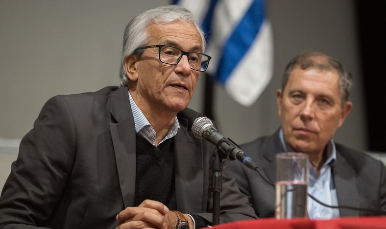 Los ministros Juan Castillo y Gabriel Oddone.