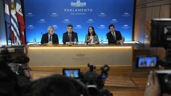 Ministra Arbeleche presentó proyecto de Rendición de Cuentas ante Comisión de Hacienda. Foto: Presidencia Ministra Arbeleche presentó proyecto de Rendición de Cuentas ante Comisión de Hacienda. Foto: Presidencia