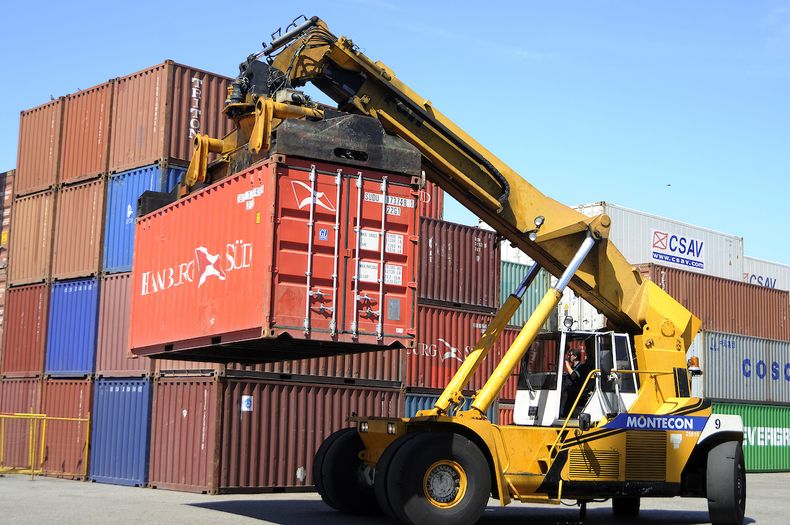 Operativa en el puerto de Montevideo con carga contenerizada