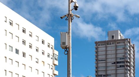 Cámaras de videovigilancia del Ministerio del Interior colocadas en 2021 en Punta del Este, Maldonado. Foto: Ricardo Antúnez / adhocFOTOS