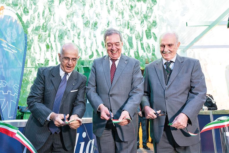 El embajador de Italia Giovanni Iannuzzi, el ministro de Ganadería Fernando Mattos y el presidente de la Cámara Mercantil Uruguay-Italia Carlos Steneri