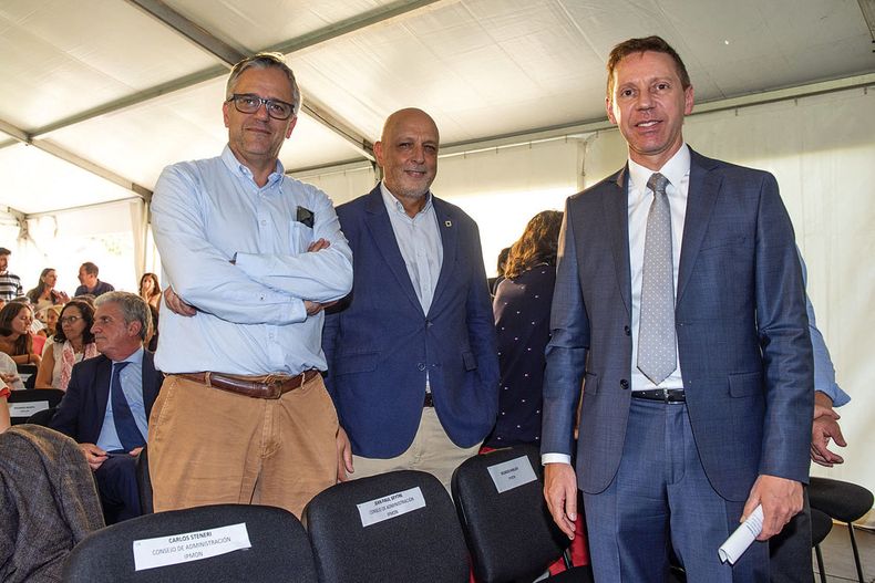 Rector de la Udelar Rodrigo Arim, Rafael Radi y embajador de Francia Jean-Paul Seytre