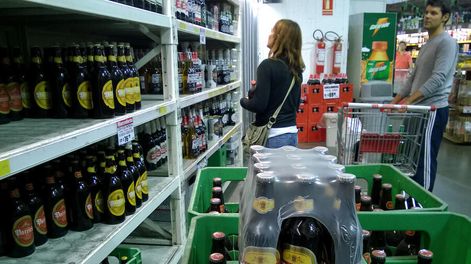 Búsqueda | Góndola de supermercado. Foto: Javier Calvelo / adhocFOTOS
