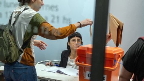 Votación en el Club Banco República, en Pocitos, Montevideo.