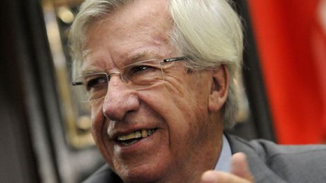 Danilo Astori sonríe durante el acto de su asunción como ministro de Economía, el 4 de marzo de 2015. Foto: Javier Calvelo / adhocFOTOS