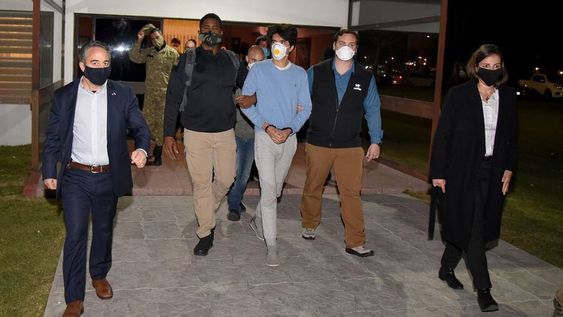 El narcotraficante mexicano Gerardo González Valencia la noche de su extradición a Estados Unidos. Foto: usembassy El narcotraficante mexicano Gerardo González Valencia la noche de su extradición a Estados Unidos. Foto: usembassy