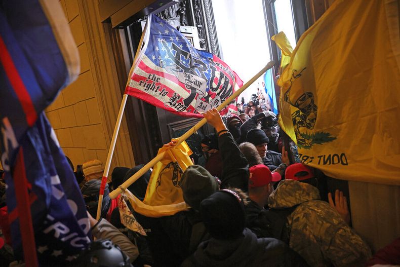 Manifestantes pro Trump irrumpieron en el Congreso . Foto: AFP