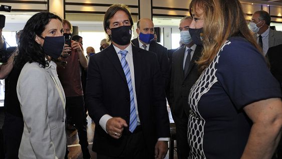 Azucena Arbeleche, Luis Lacalle Pou e Irene Moreira. Foto: Presidencia