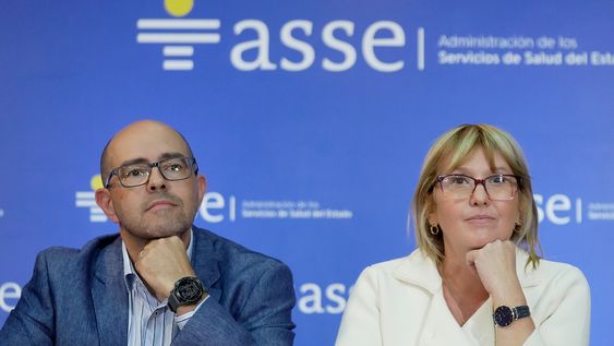 Álvaro Danza y Cristina Lustemberg durante la asunción del nuevo directorio de ASSE, en abril. Álvaro Danza y Cristina Lustemberg durante la asunción del nuevo directorio de ASSE, en abril.